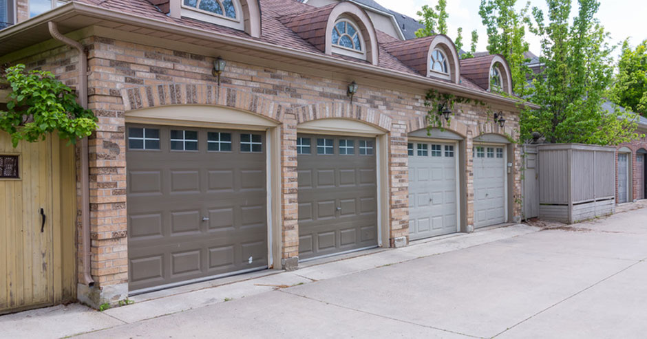 Broken garage door repair Sumner